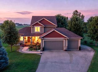 900 Heritage Trl NE, New Prague, MN 56071