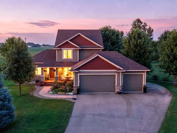 900 Heritage Trl NE, New Prague, MN 56071