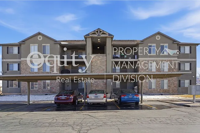 3812 E Rock Creek Rd — Photo 2