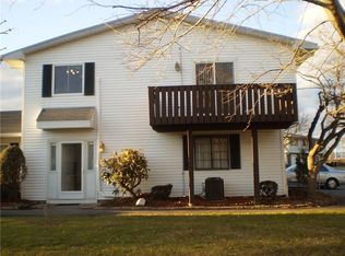 24 Fox Ridge Cres, Warwick, RI 02886