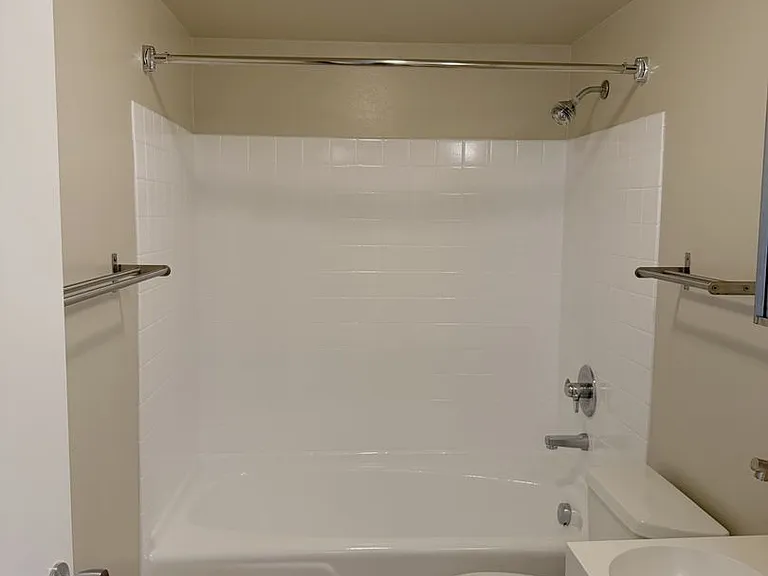 2020 Building — Photo 44