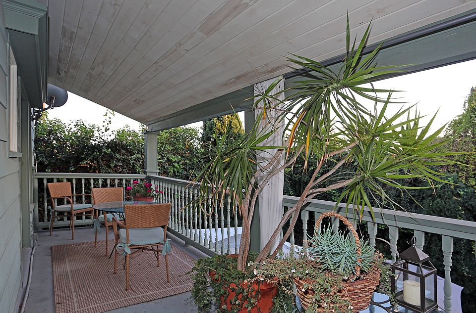 2nd image of 920 S Abbot Kinney Blvd