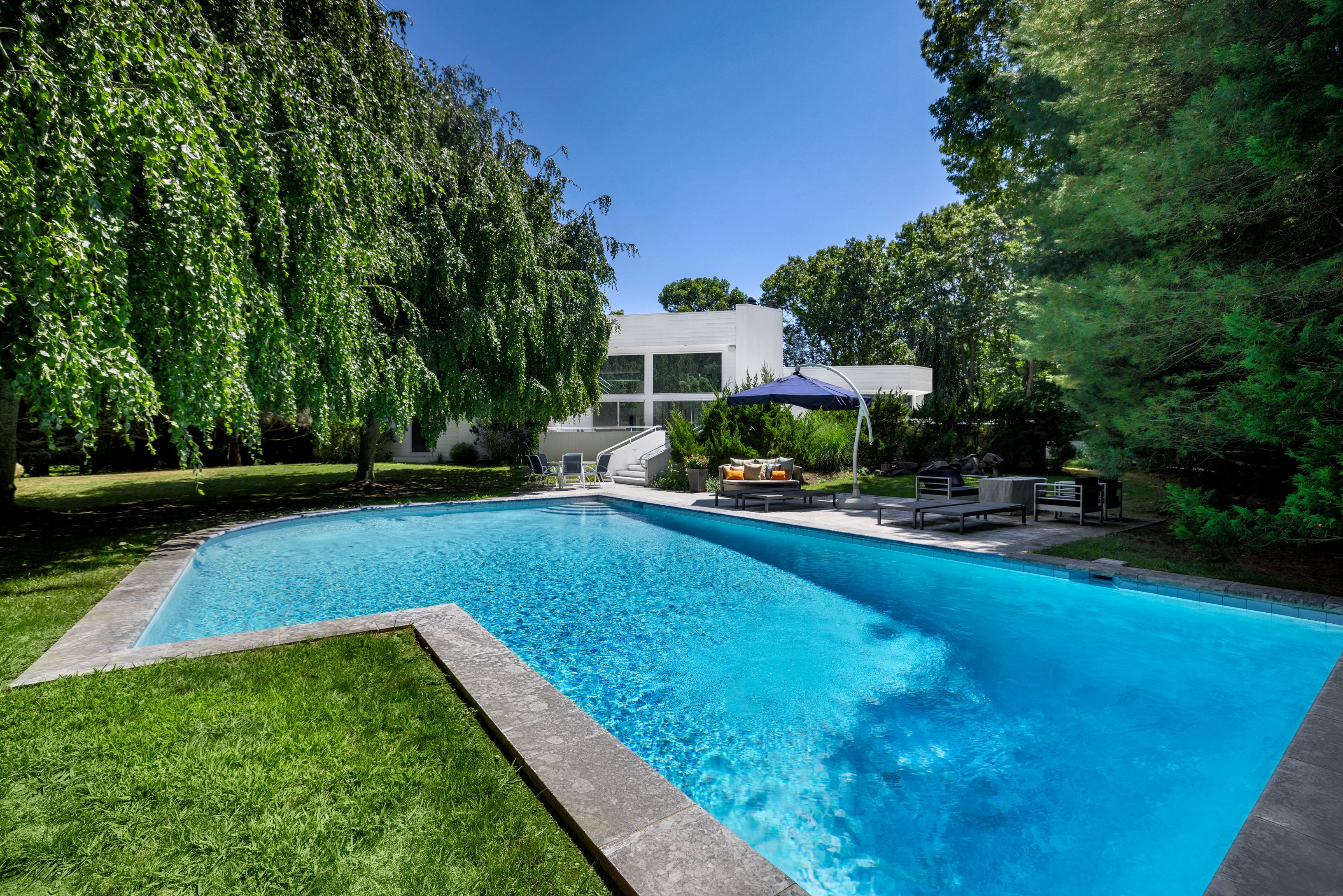 17 Elishas Path, Wainscott, NY 11975 Out East