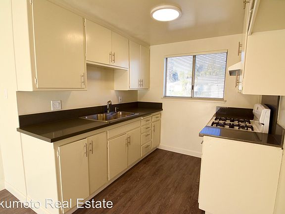 3rd image of 6711 Spurlock Way
