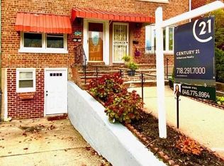 86-31 256th St, Floral Park, NY 11001