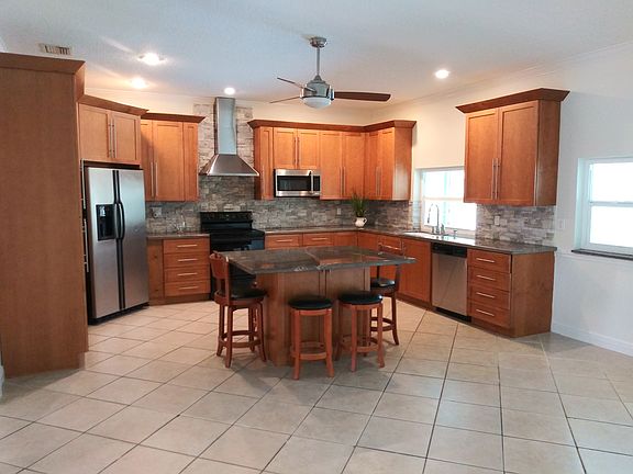 3rd image of 16500 Lake Tree Dr
