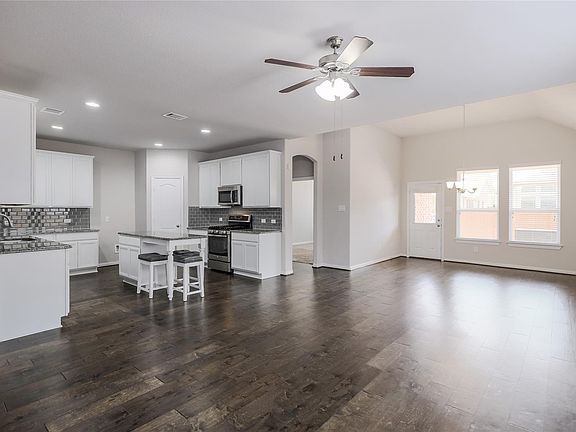 3rd image of 205 Penna Ln