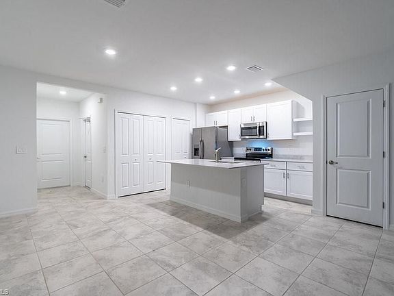 3rd image of 7157 Greenwood Park Cir