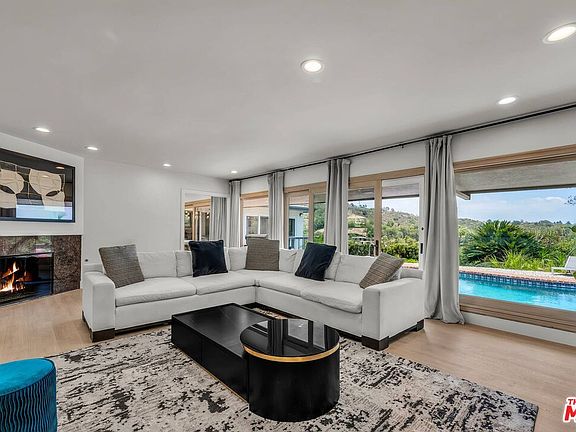 2nd image of 2144 Banyan Dr