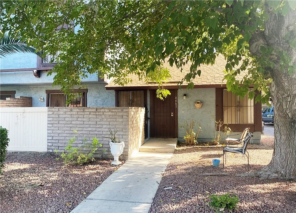 3 bed, 2.5 bath, 1365 sqft, $1,700 — Photo 2