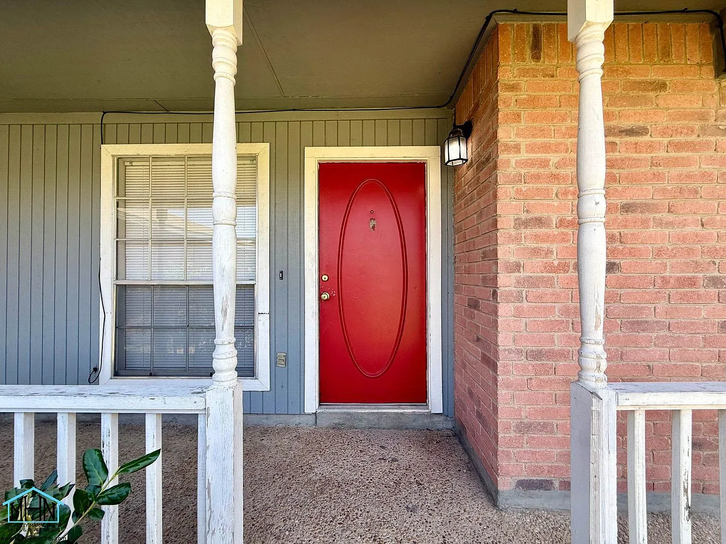 Cute & Cozy Duplex Nestled in a Prime Location, just five minutes from I35! — Photo 2