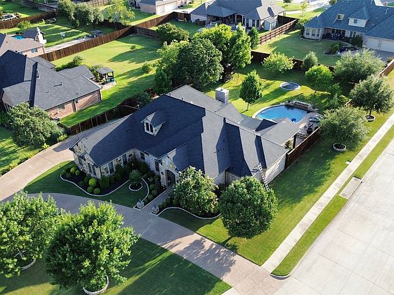 4th image of 1036 Falcon Creek Dr