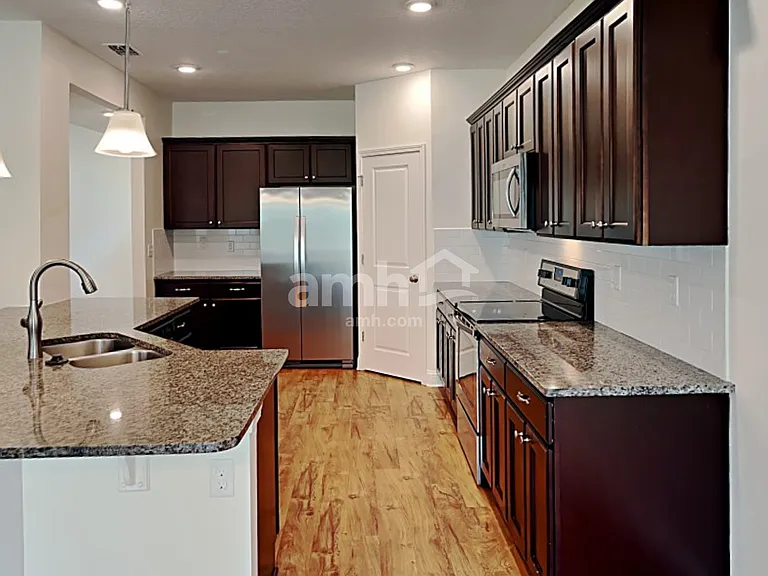 327 Cortez Dr — Photo 3