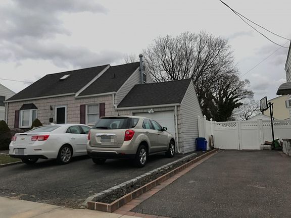 3rd image of 21 Birch Ave E
