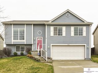 7412 N 74th St, Omaha, NE 68122