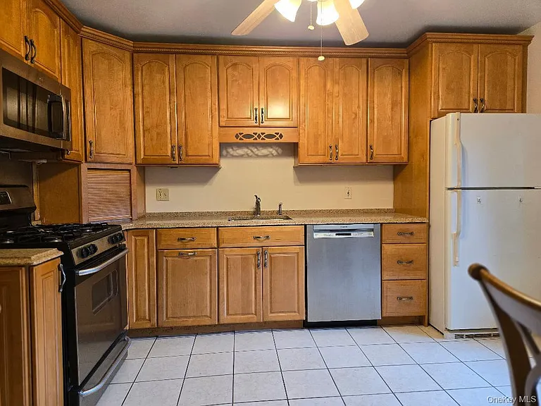 731 Panorama Dr — Photo 16