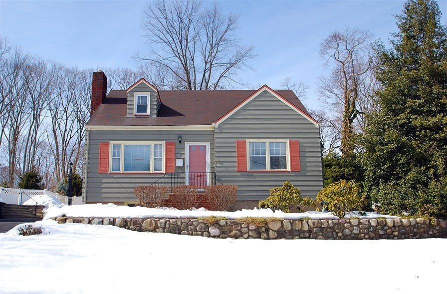 1st image of 411 Kingston St