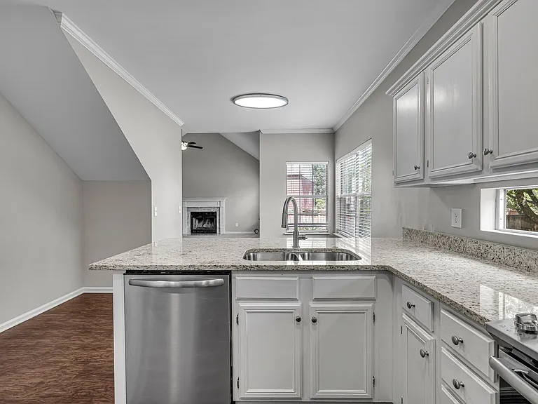 128 Clarendon Cir — Photo 20