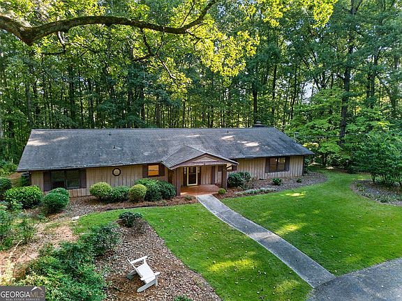 4th image of 536 Adams Rd