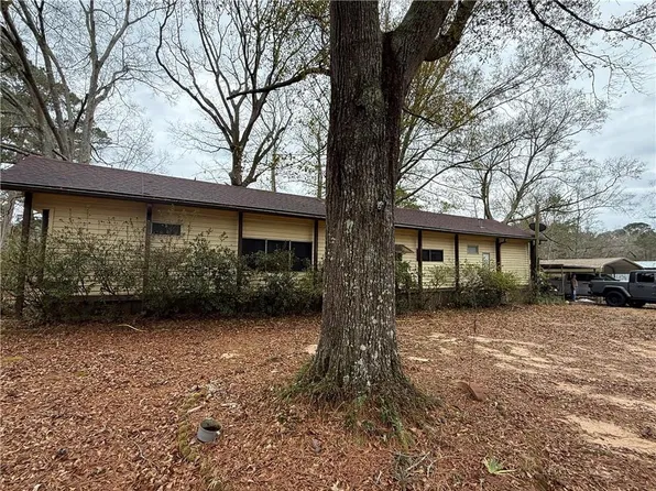 626 Paradise Rd, Pineville, LA 71405
