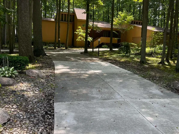 5119 NW Dyemeadow Ct, Flint, MI 48532