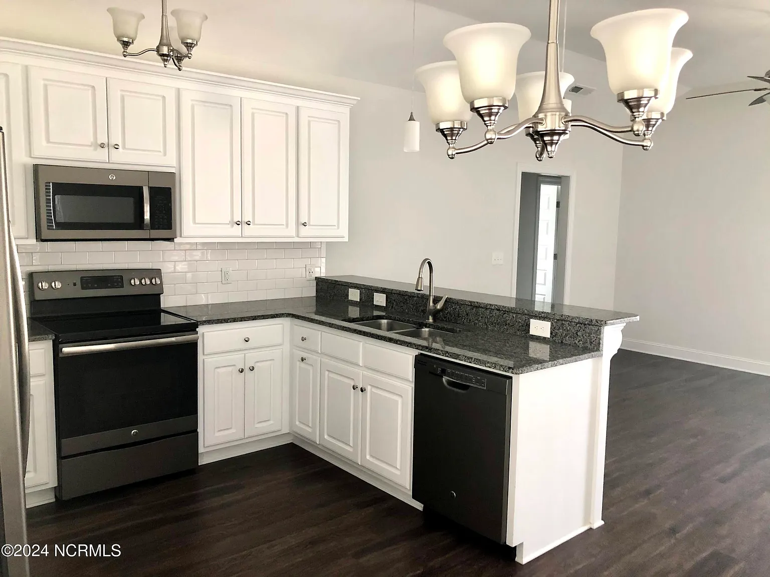 3 bed, 2.0 bath, $1,550 — Photo 2