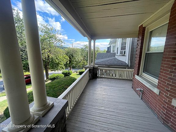 5th image of 211 Arthur Ave