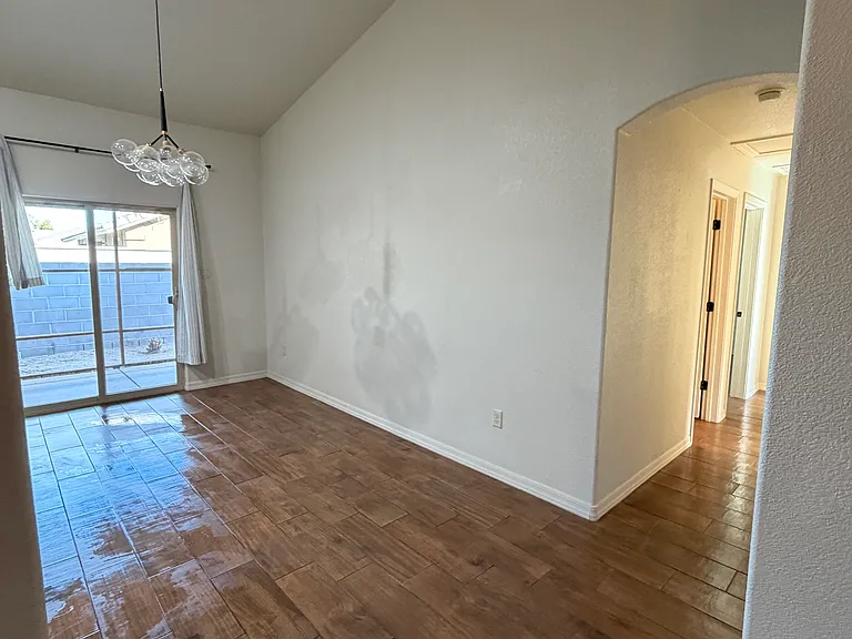 2627 S 18th Dr — Photo 13