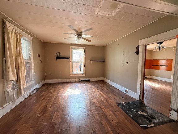 2nd image of 561 Roxbury St