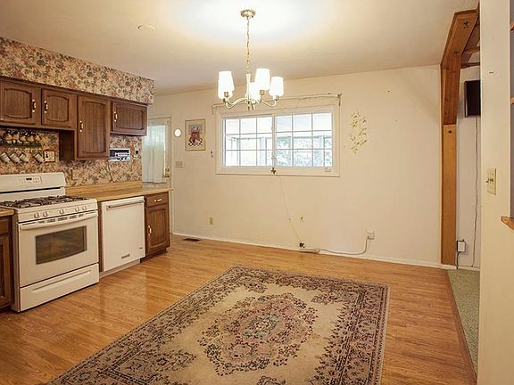 5th image of 230 Whitehall Dr