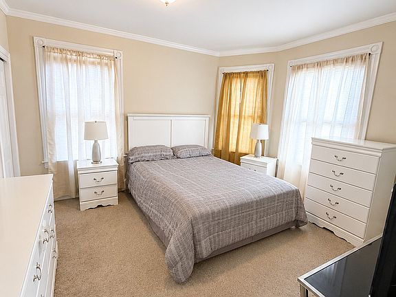 5th image of 598 William Street