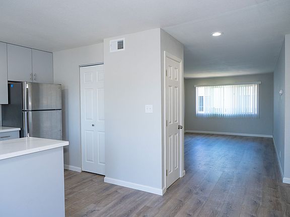 4th image of 29360 Dixon St APT 3