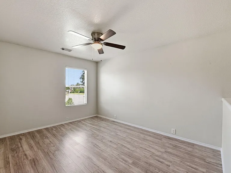 9631 Coyote Creek Dr — Photo 18