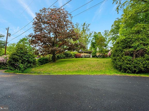 2nd image of 9932 Fairoaks Rd