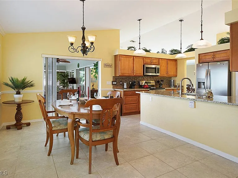 4138 SW 5th Ave — Photo 13
