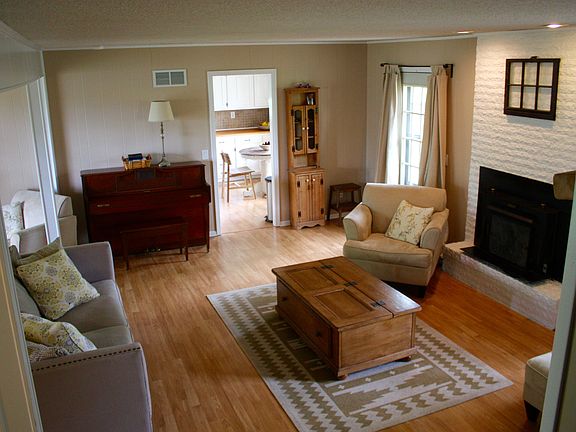 5th image of 4401 E 108th St