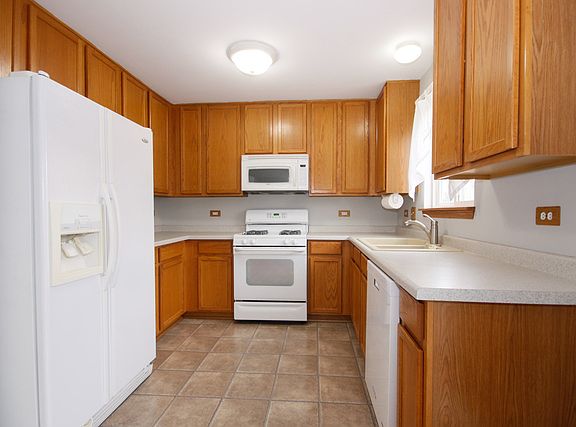 5th image of 1005 Neufairfield Dr