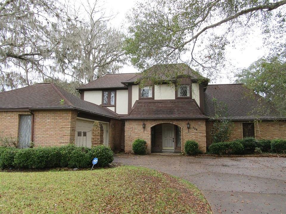 1st image of 228 Woodhaven Dr