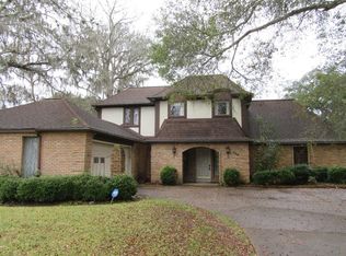 228 Woodhaven Dr, West Columbia, TX 77486