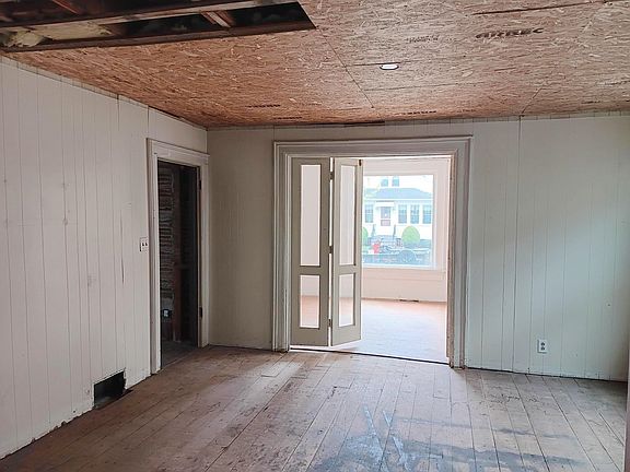 3rd image of 122 W Church St