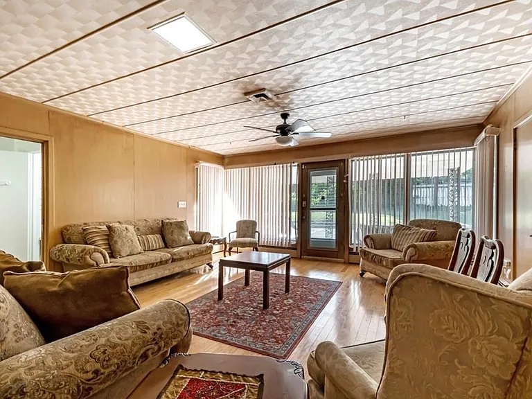 300 Edgedale Dr — Photo 44