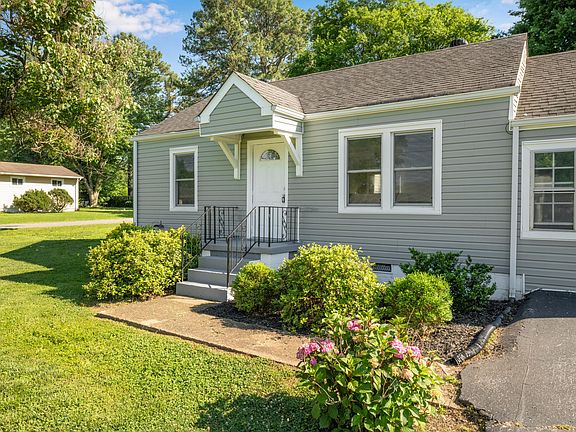 3rd image of 4248 Newport Dr