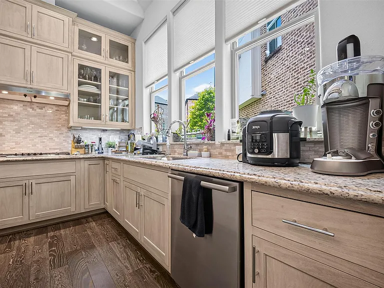 2703 Kinsley Oaks Dr — Photo 14