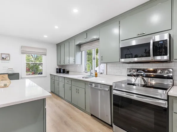 3 Seminole St, Saugus, MA 01906