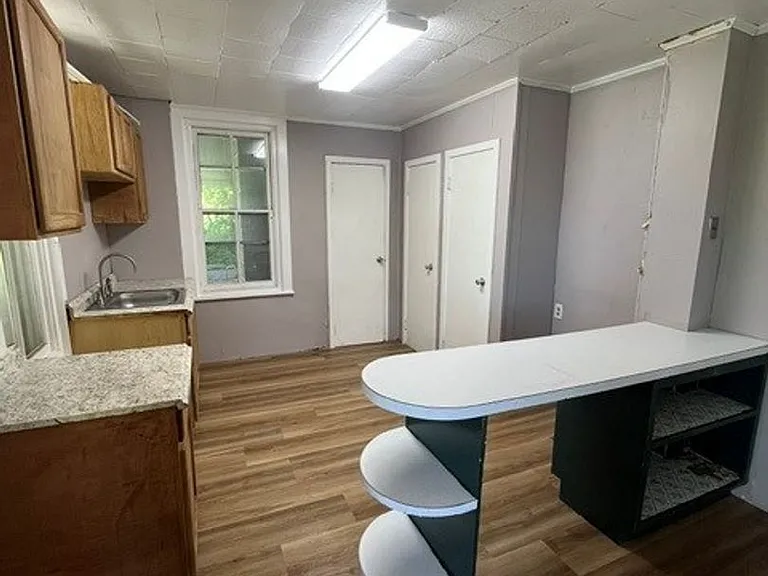 204 N 2nd St — Photo 6