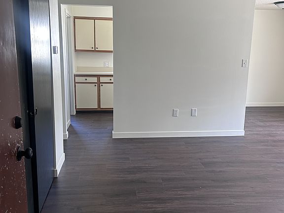 4th image of 109 W Tara Ct #C