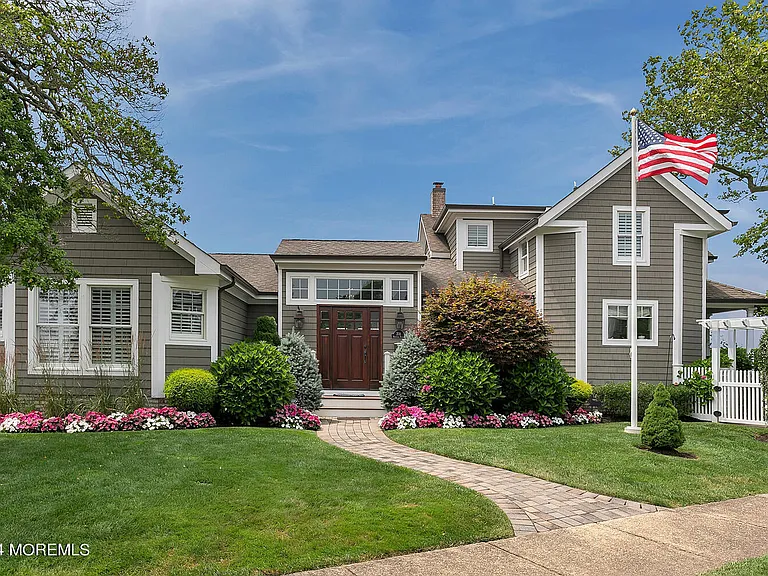 208 Neptune Pl — Photo 3