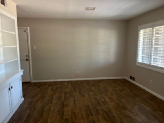 4th image of 3413 42nd St