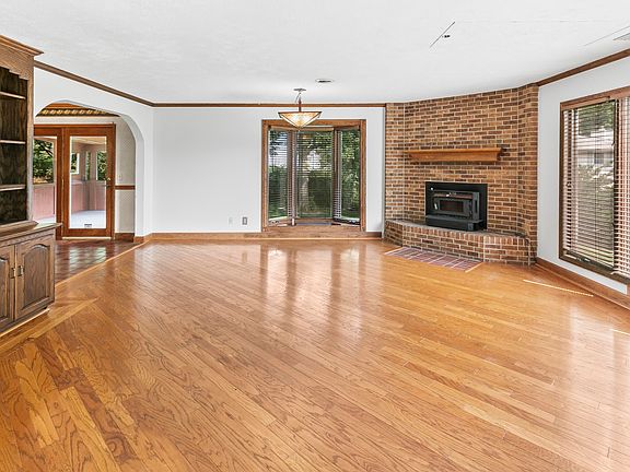 2nd image of 11808 Cryer Ave
