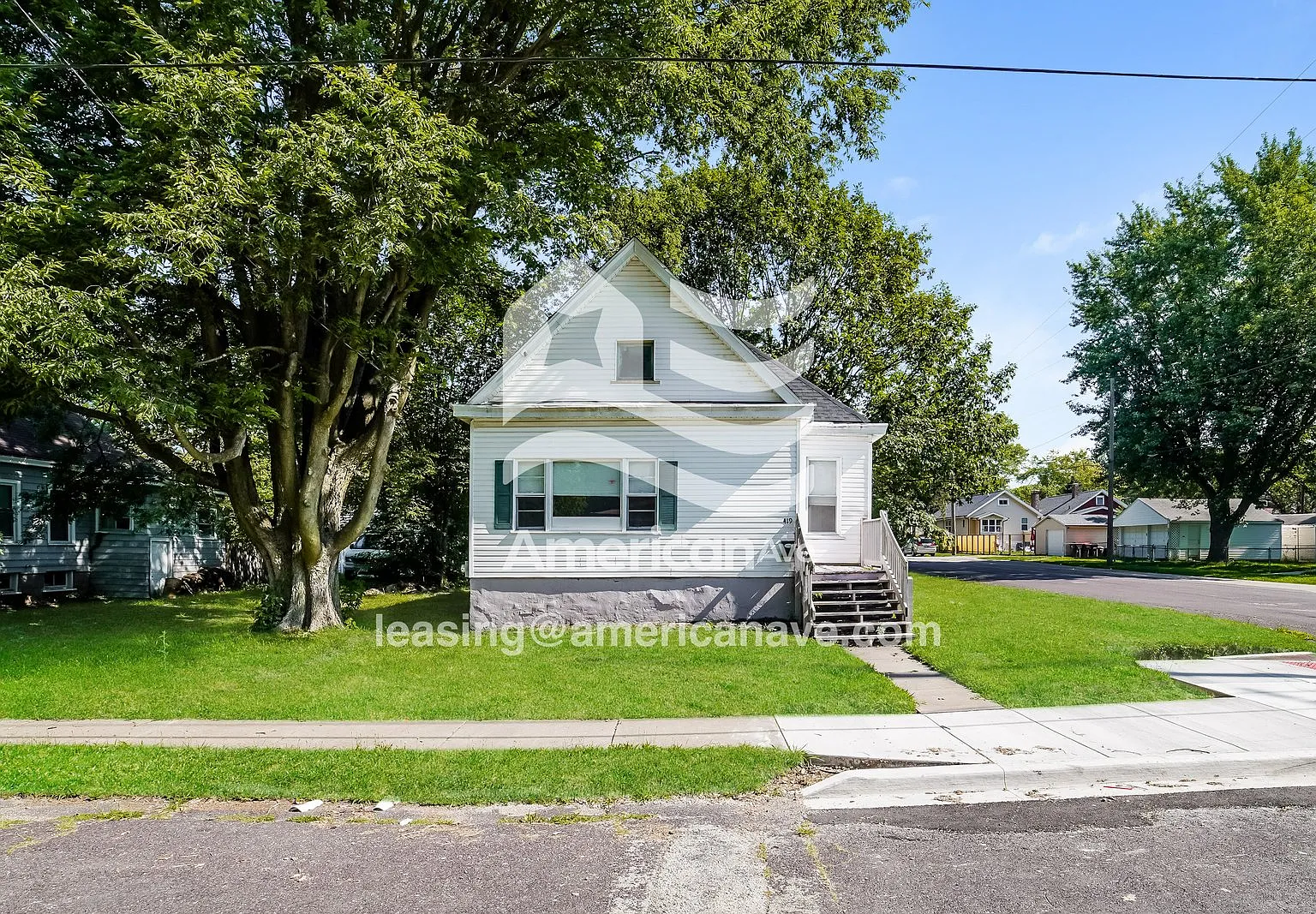 2 bed, 1.0 bath, 888 sqft, $875 — Photo 2